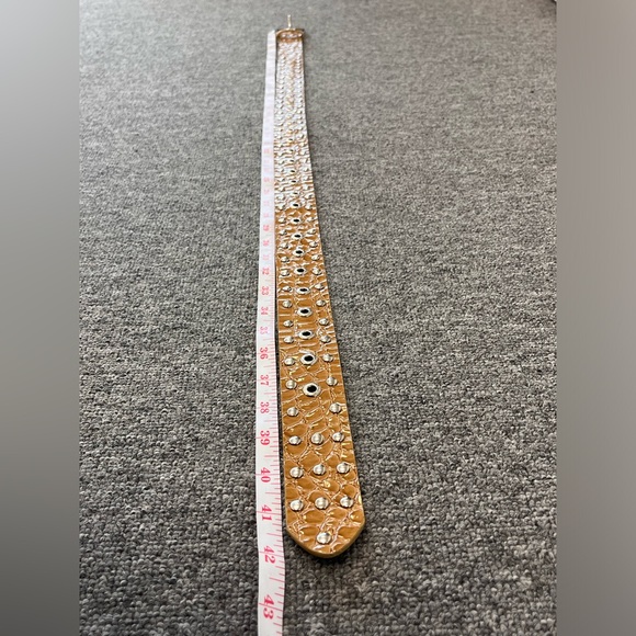 Tan Croc Embossed Studded Belt 43” Silver Grommet Western Y2K Boho Statement - Picture 8 of 9